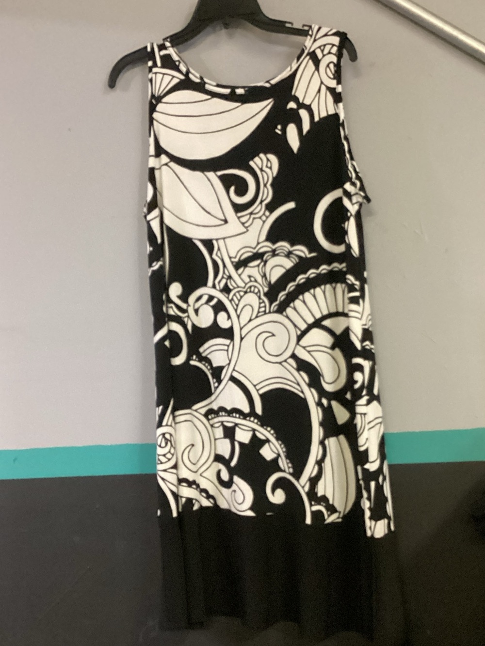 Ronni Nicole Black & White Floral Sleeveless Midi Dress